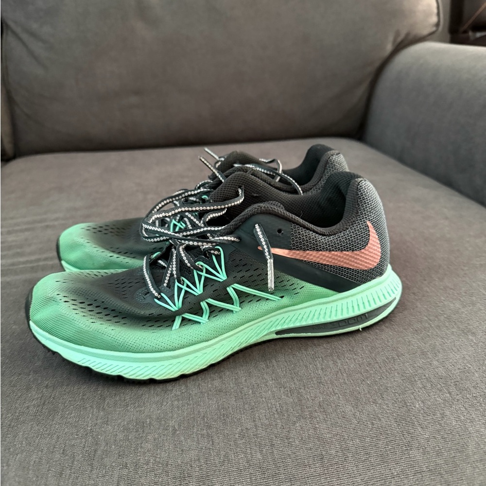 Women's Seafoam green Nike shoes size 10